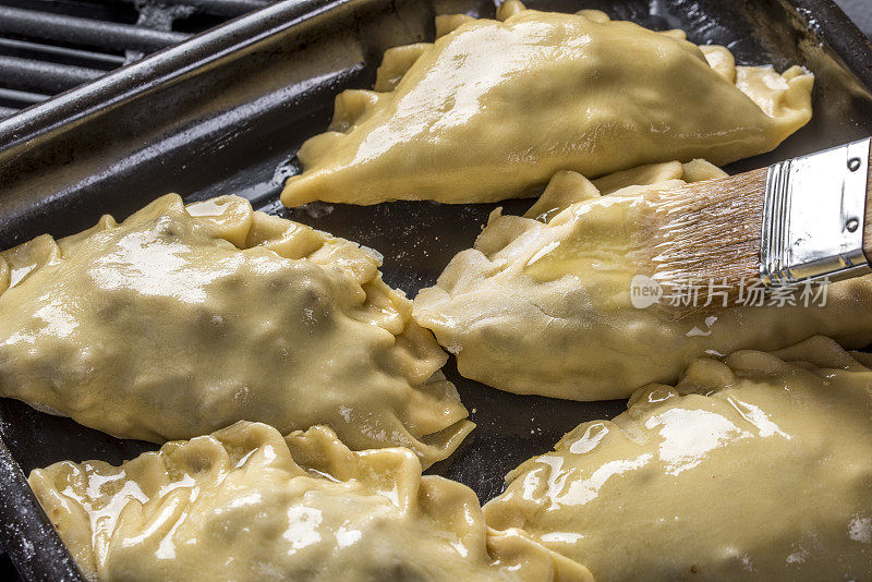 准备自制牛肉肉馅卷饼