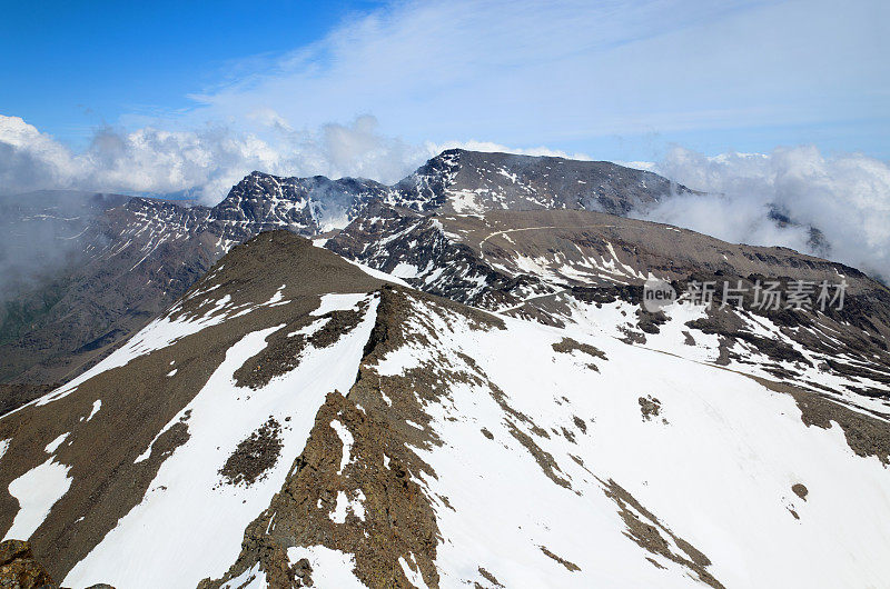 内华达山脉Veleta山的春景