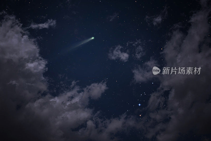 云间可见彗星