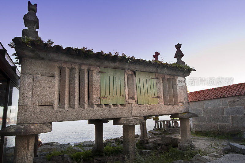 “Hórreos”在Combarro，海背景，蓬特韦德拉省，加利西亚，西班牙