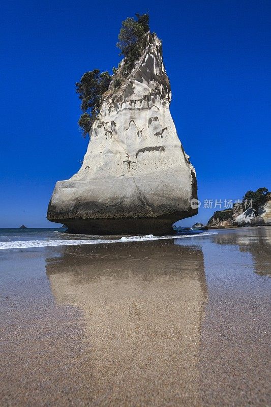科罗曼德尔海滩大教堂湾的一块岩石