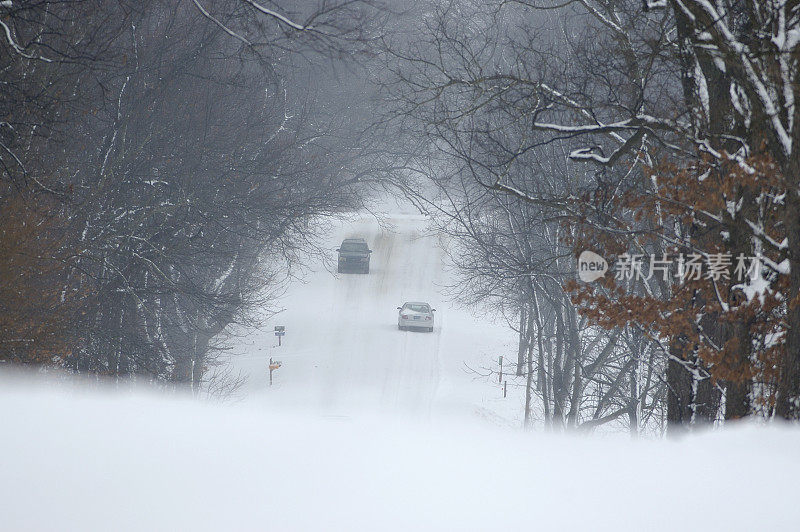 雪后的山路多山