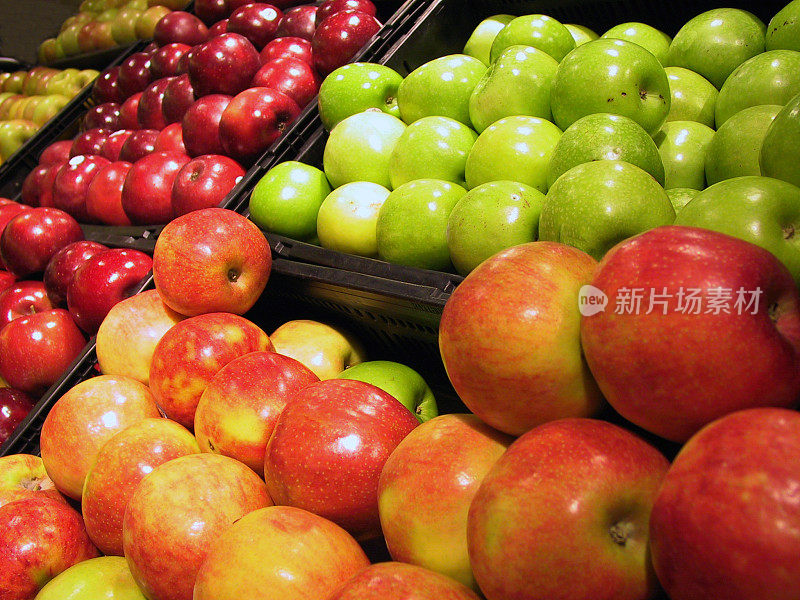 市场上不同品种的苹果