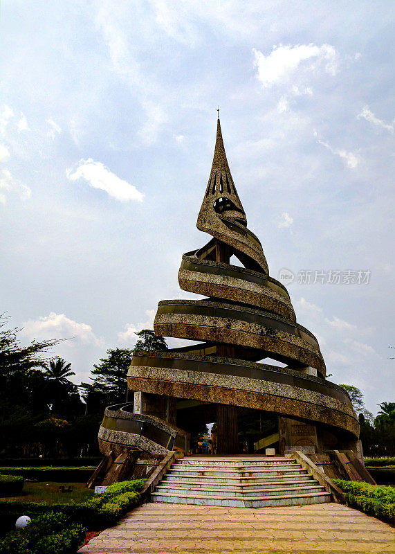 喀麦隆雅温得统一纪念碑的外景