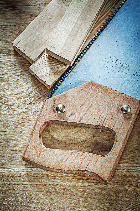 一套钢锯木板上的木材构造概念