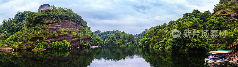 丹霞地貌、湖泊、山脉