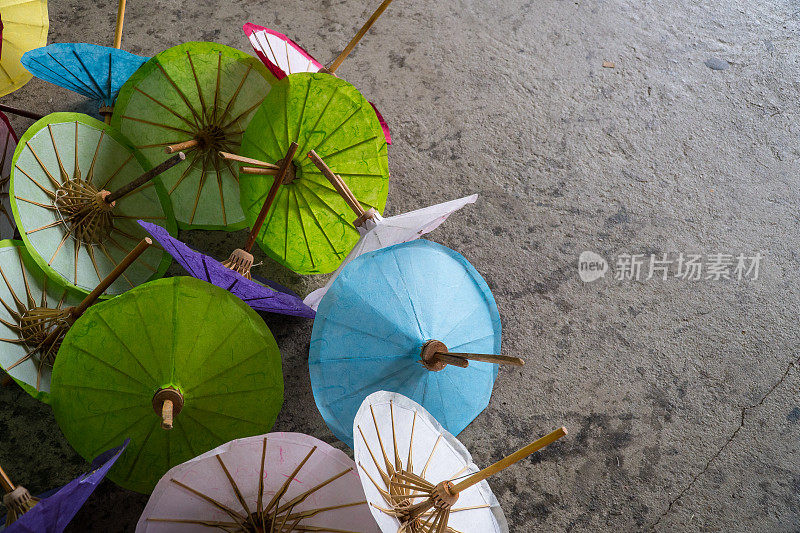 五彩缤纷的雨伞