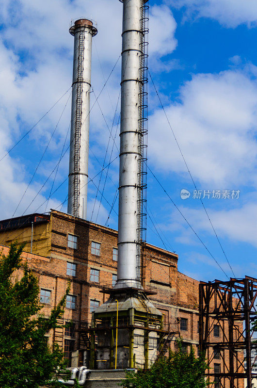 乌克兰克莱门查克市的老电厂烟囱