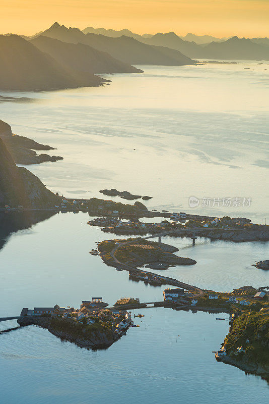 挪威，挪威罗浮敦群岛的日落风景