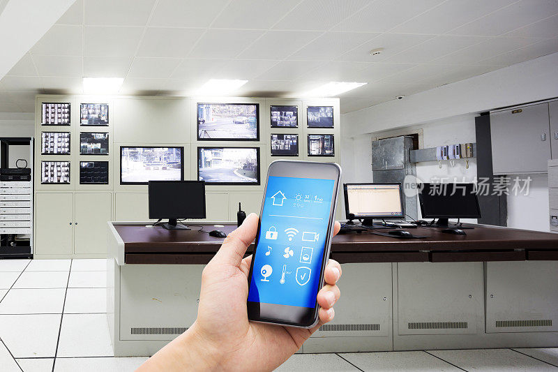 智能手机与智能家居与控制中心在现代化的工厂