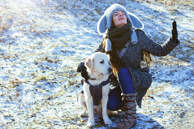 冬天和最好的朋友散步