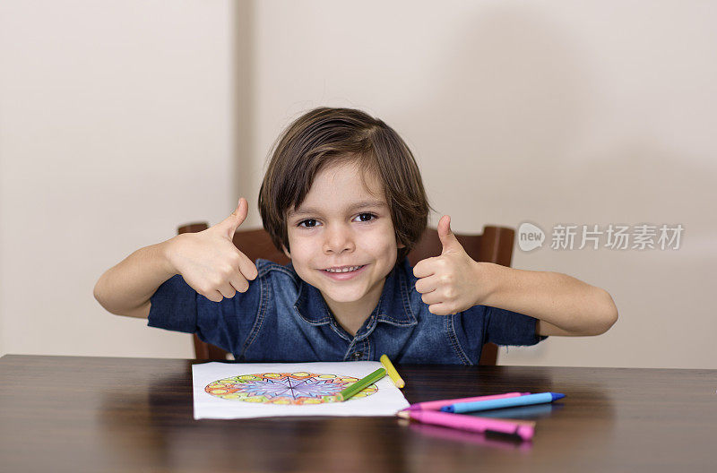 小男孩着色