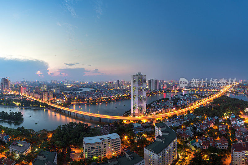 从空中俯瞰河内林坝湖，一带一路3号。河内市景日落时期