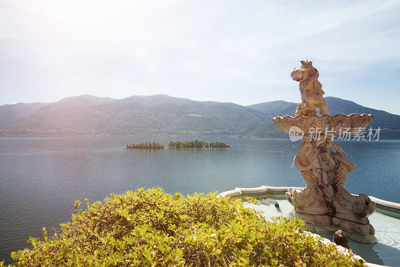 马焦雷湖布里萨戈岛前的装饰喷泉