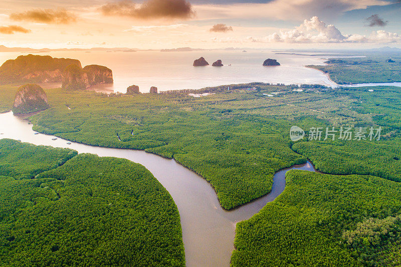 鸟瞰图拍摄热带美丽的海滩海与红树林在泰国南部