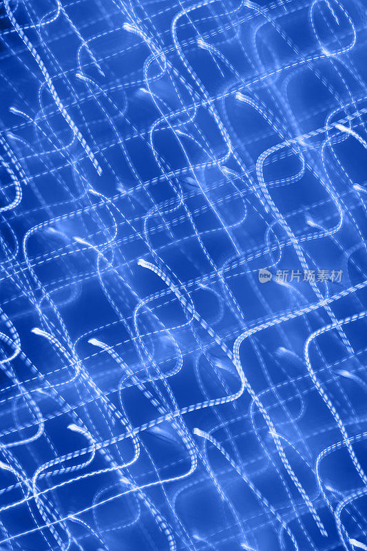 带运动模糊效果的抽象散焦灯光背景(蓝色)