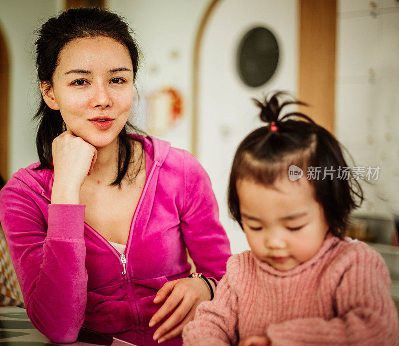 中国妈妈和她的女儿