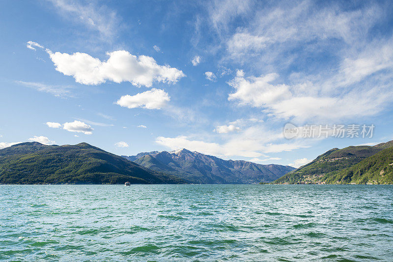 马焦雷湖岸边