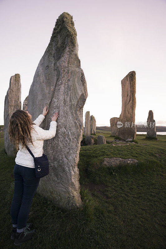 参观苏格兰的加勒奈石碑