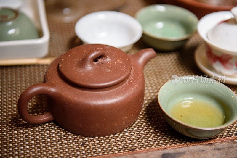 中国茶壶和茶杯