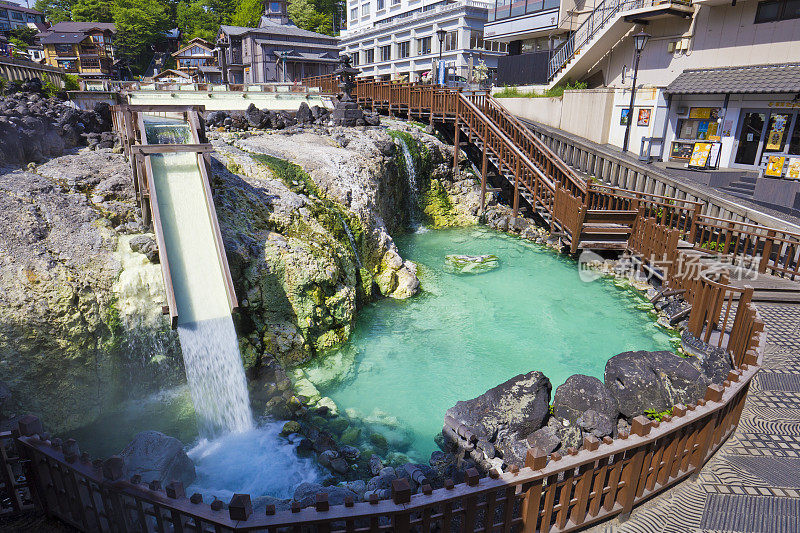 日本群马县草松温泉的汤百温泉。