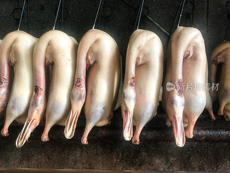 生鸭在台湾作为街头食品出售