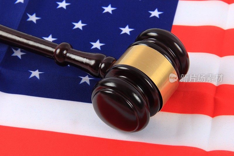美国国旗上的木槌，美国法律概念