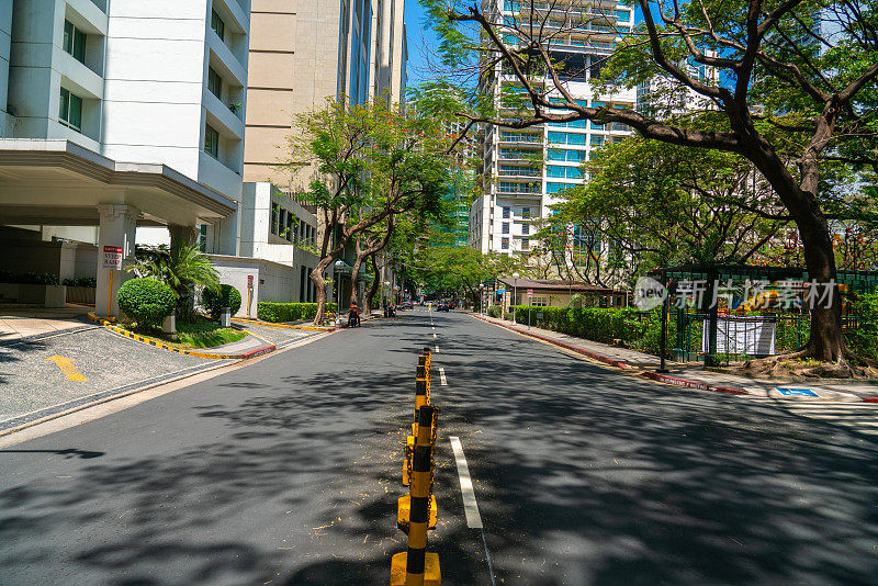 另一个视角的街道和操场在马卡蒂市，大马尼拉