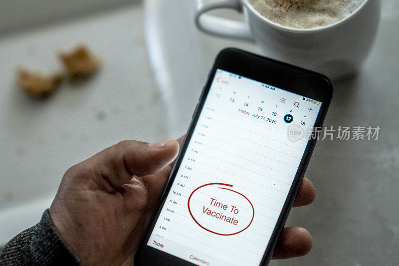 在智能手机上预约接种疫苗的时间