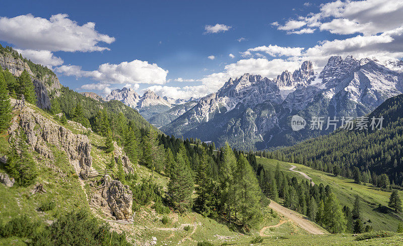 意大利南泰洛的塞克斯滕白云石令人惊叹的风景