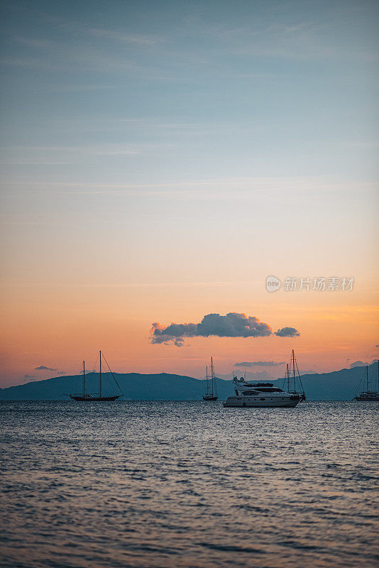 爱琴海豪华游艇，海岸风光