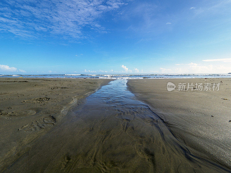 流入加勒比海的小溪