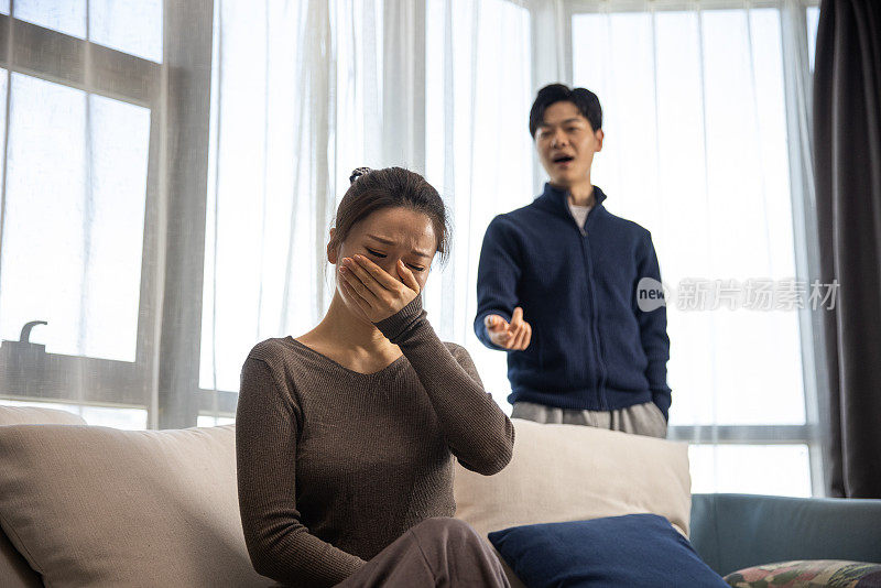 家庭争吵，丈夫责怪妻子的问题