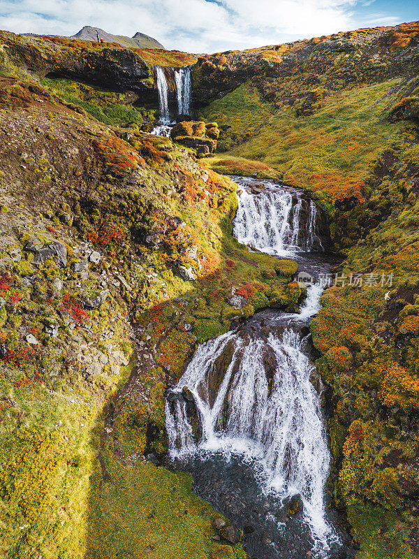 冰岛绵羊瀑布周围壮观的秋景。