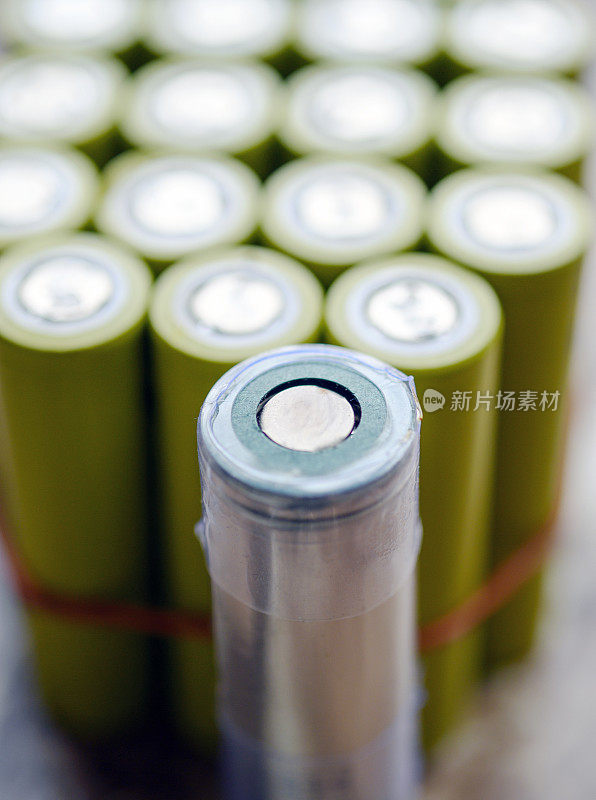 许多锂电池