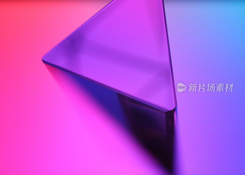 Meta和Web3紫色和粉红色的棱镜-背景和纹理-玻璃棱镜看起来几乎塑料，超现实