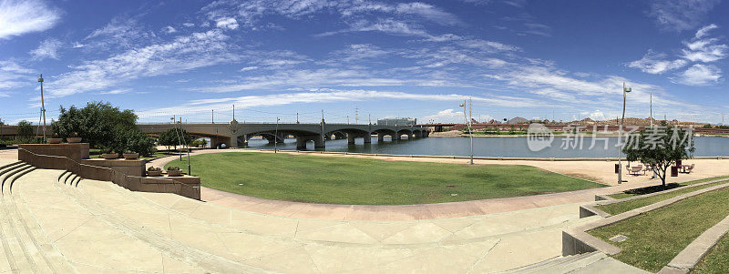 亚利桑那州坦佩市盐湖河上的米尔大道大桥