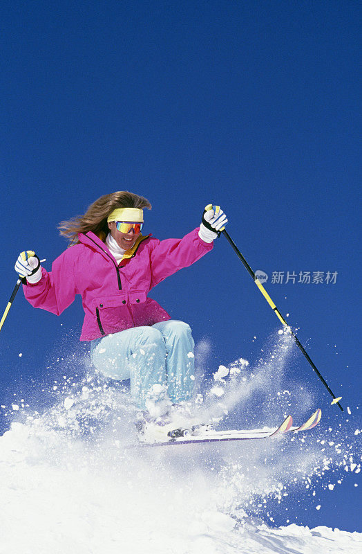 美丽女子滑雪