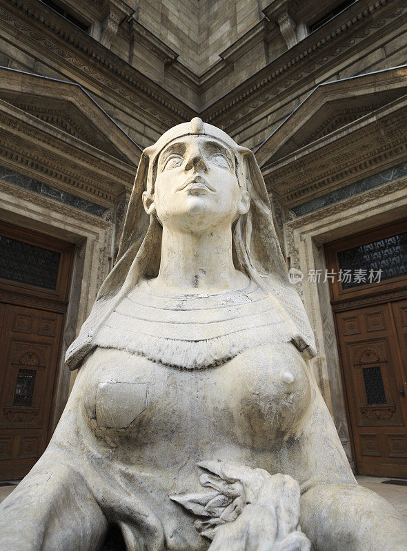 布达佩斯的埃及风格雕像