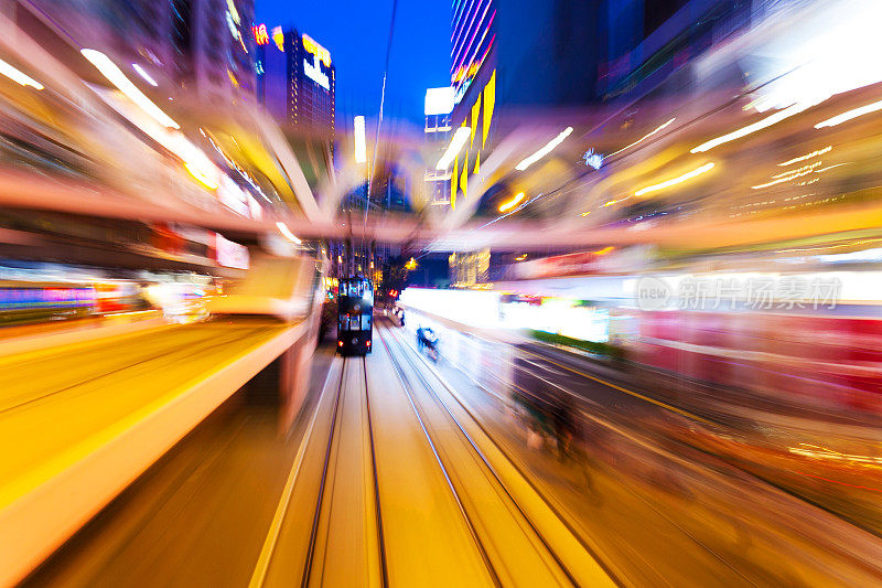 香港，现代都市夜晚的交通灯轨迹