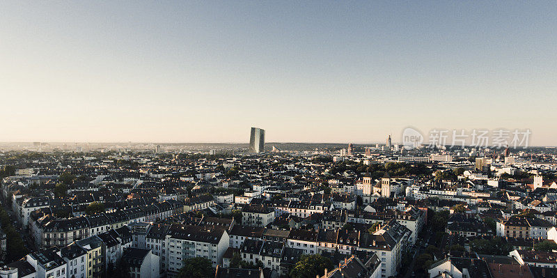 黎明时分，法兰克福和欧洲央行大楼的天际线，鸟瞰图