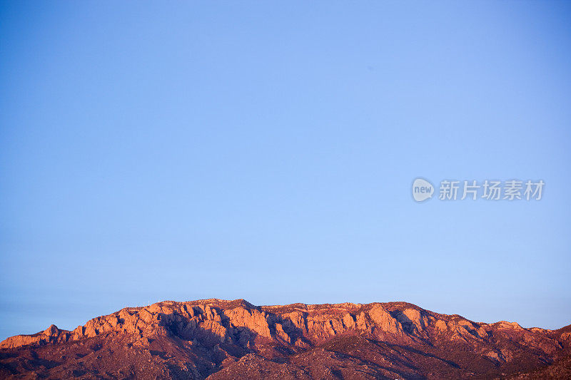 西南山景日落