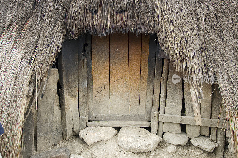 传统小屋的入口