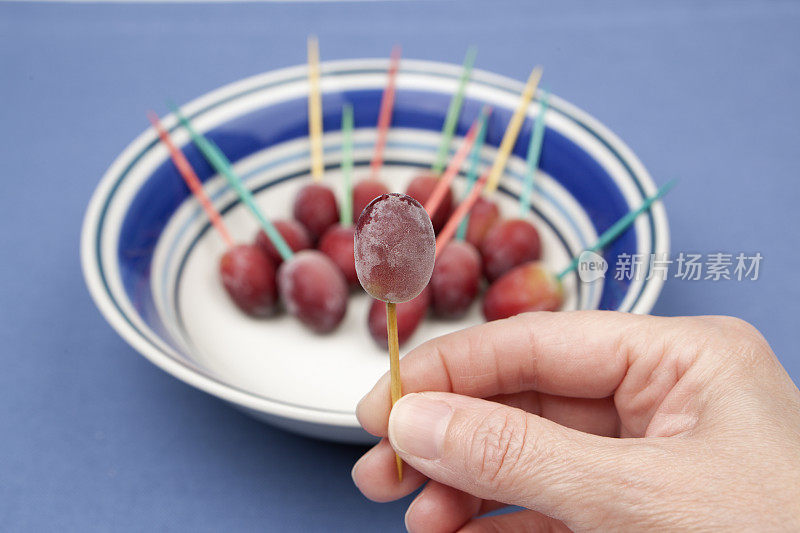 健康零食:冰冻红葡萄