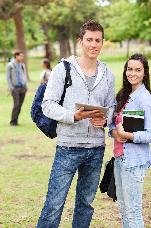 学生用触控平板电脑的肖像