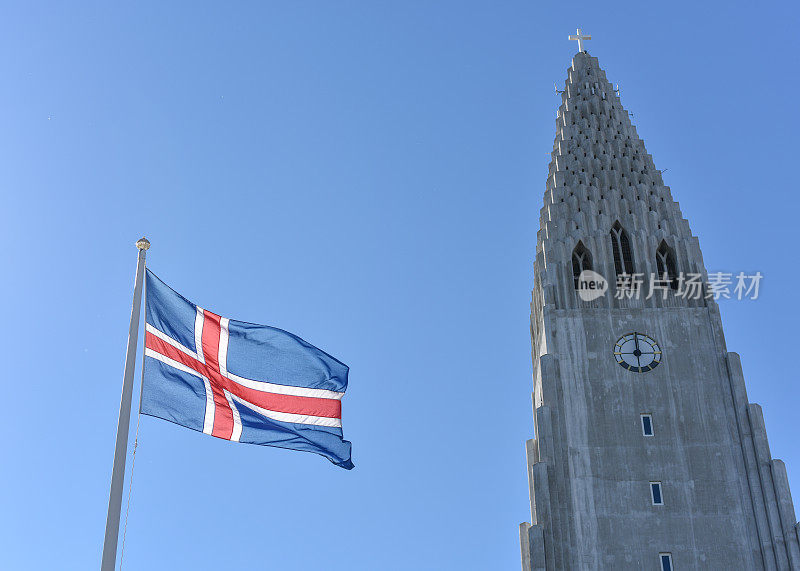冰岛国旗和Hallgrímskirkja