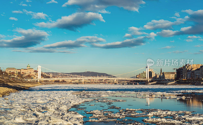 伊丽莎白桥和冰冷的多瑙河