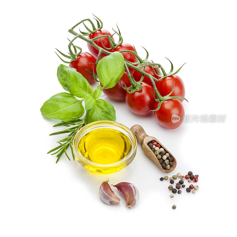 地中海食材:橄榄油，罗勒，迷迭香，大蒜，胡椒和西红柿