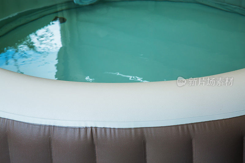 可充气的热浴盆水疗泡泡按摩便携式热浴盆家庭水疗