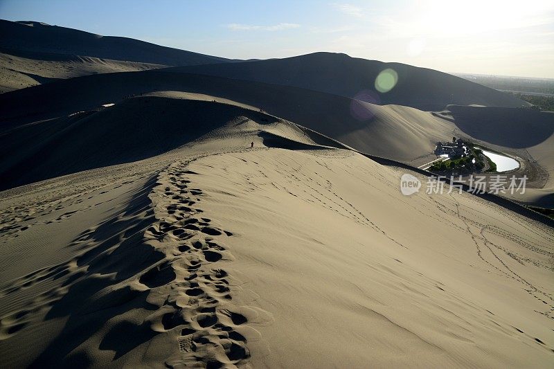 中国甘肃敦煌名沙山和月牙湖